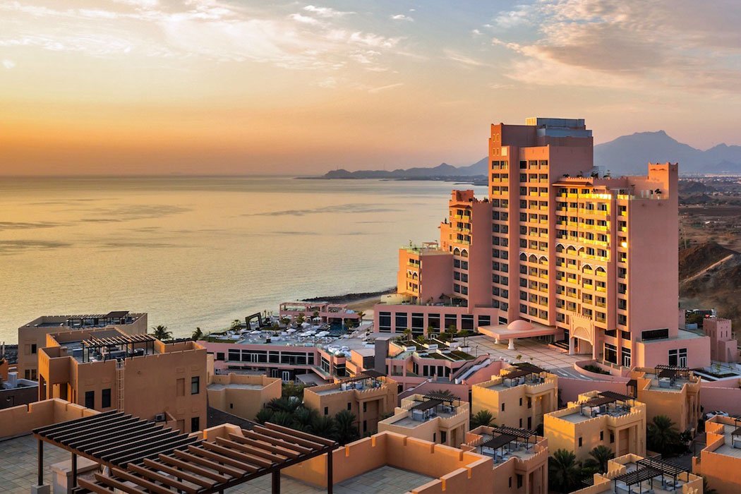Отель Fairmont Fujairah Beach Resort